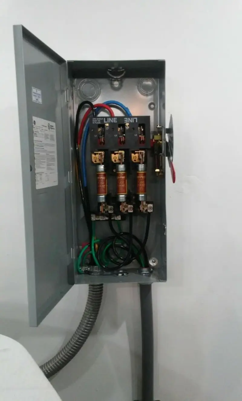 Three-phase disconnect switch installed for Smoke Detector Installation in East Gaffney